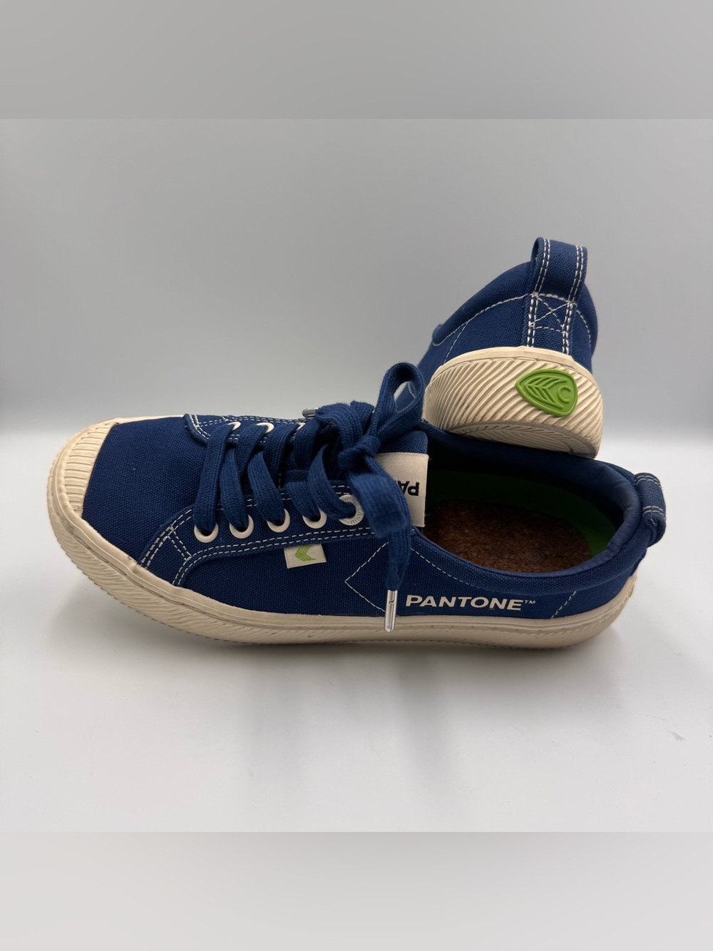 💙Cariuma x Pantone OCA Low Sneakers Women 6.5 Blue Canvas Sustainable